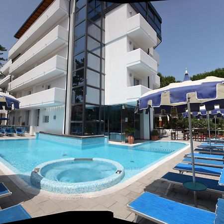 Hotel Bellevue Lignano Sabbiadoro Dış mekan fotoğraf