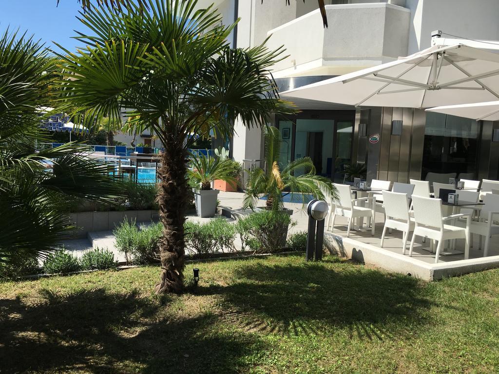 Hotel Bellevue Lignano Sabbiadoro Dış mekan fotoğraf